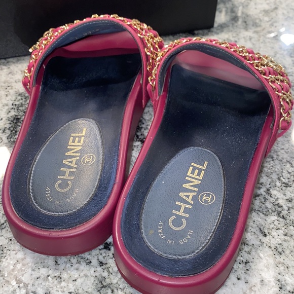 Chanel chain poolslides🌊 - Picture 4 of 10